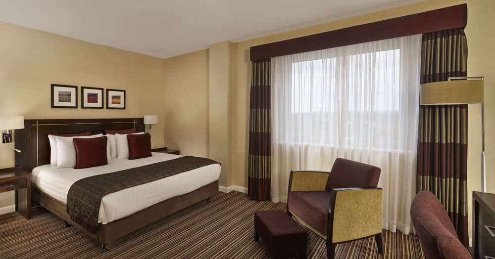 Crowne Plaza London- Gatwick Airport, an IHG Hotel