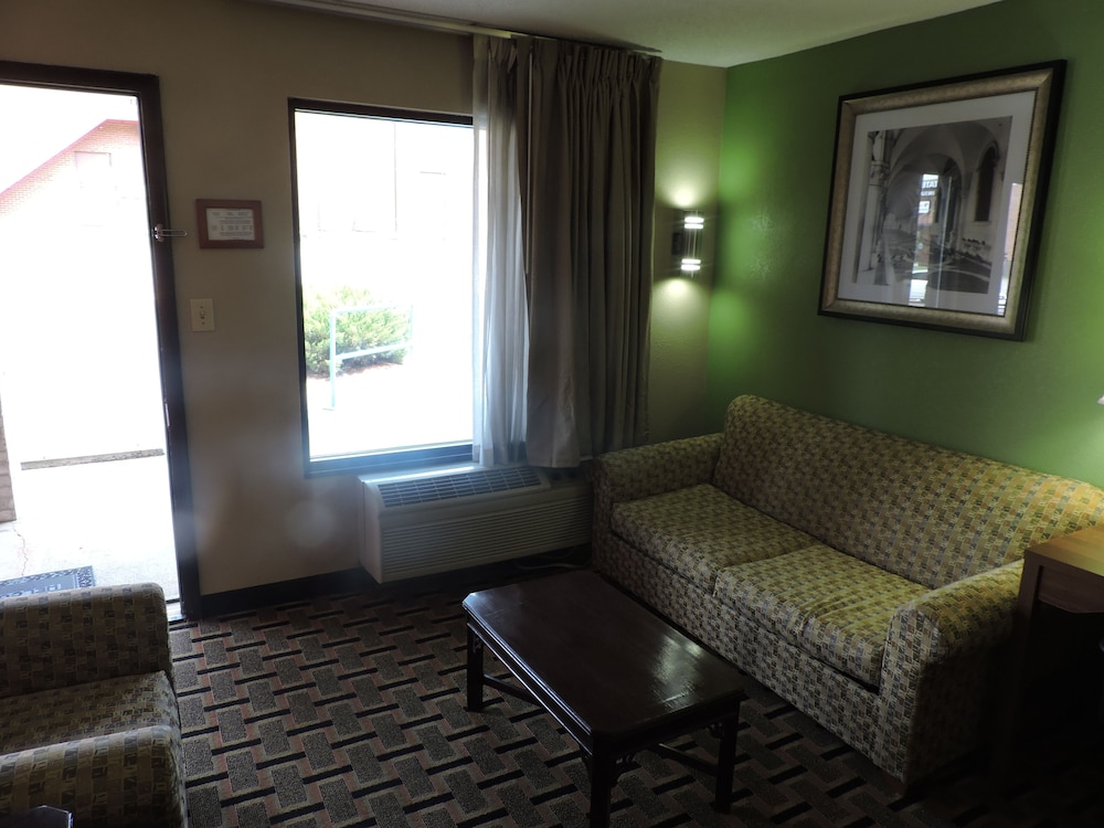 Room, Days Inn by Wyndham Conover-Hickory