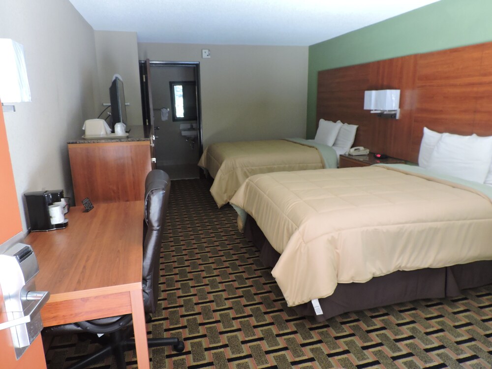 Room, Days Inn by Wyndham Conover-Hickory