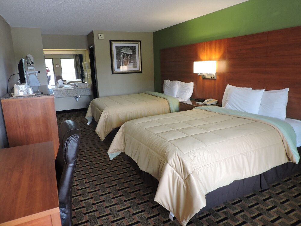 Room, Days Inn by Wyndham Conover-Hickory