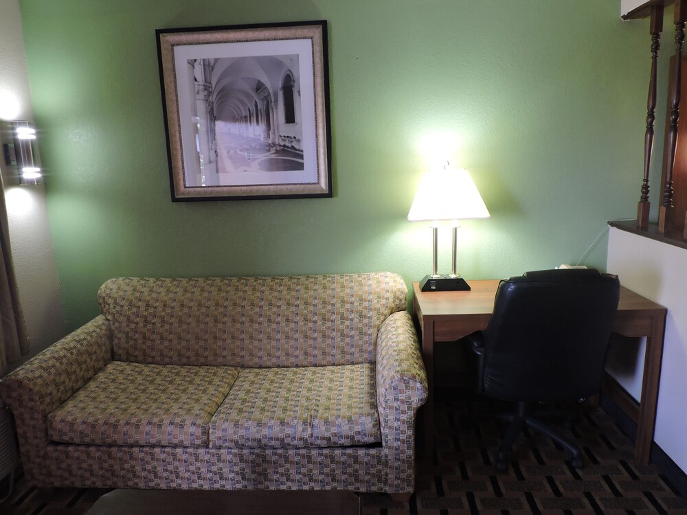 Living area, Days Inn by Wyndham Conover-Hickory