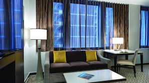 Premium bedding, down duvet, in-room safe, desk