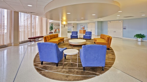 hotels in river north chicago with free parking