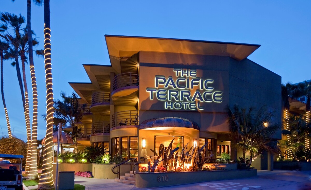 近くのおすすめホテル：Pacific Terrace Hotel