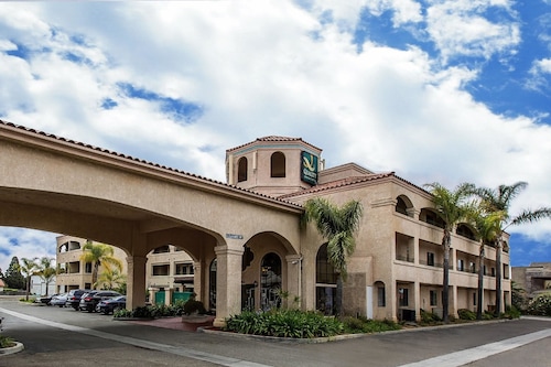 62 Camarillo Hotels With A Jacuzzi Or Hot Tub In Room - 