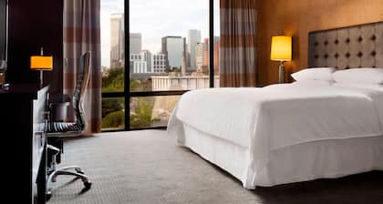 Sheraton Charlotte Hotel