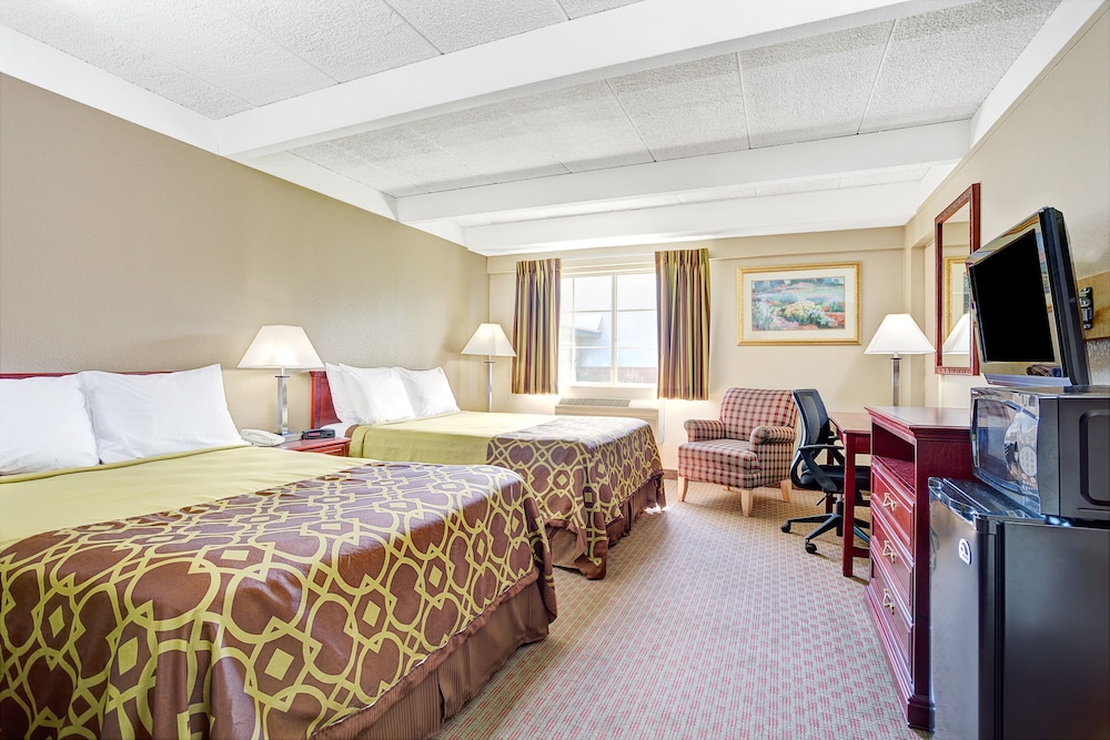 Travelodge by Wyndham Iowa City in Iowa City 76 Best Rates & Deals