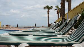 Outdoor pool, pool umbrellas, sun loungers