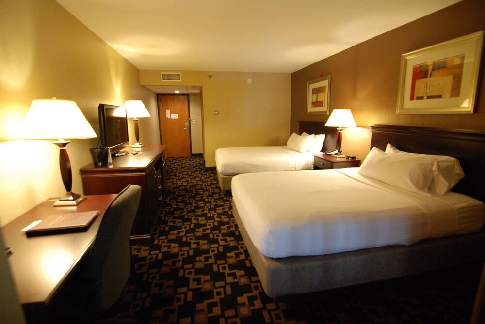 Express Suites Riverport Inn & Suites