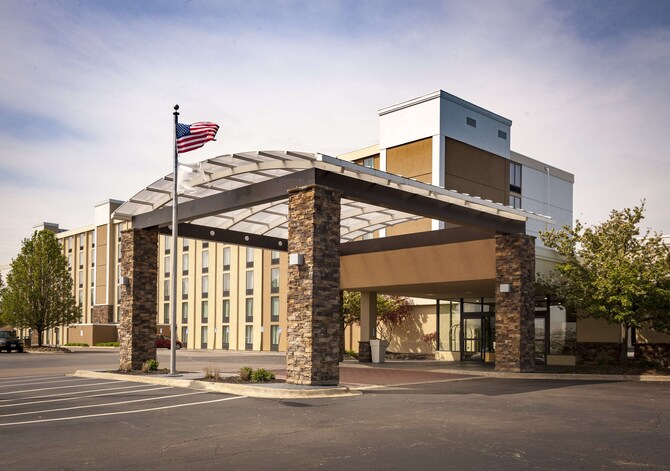 hilton hotels in strongsville ohio