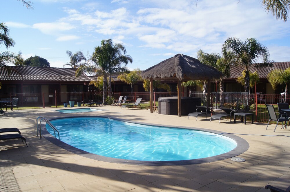 Pool, Quality Hotel Lakeside Bendigo