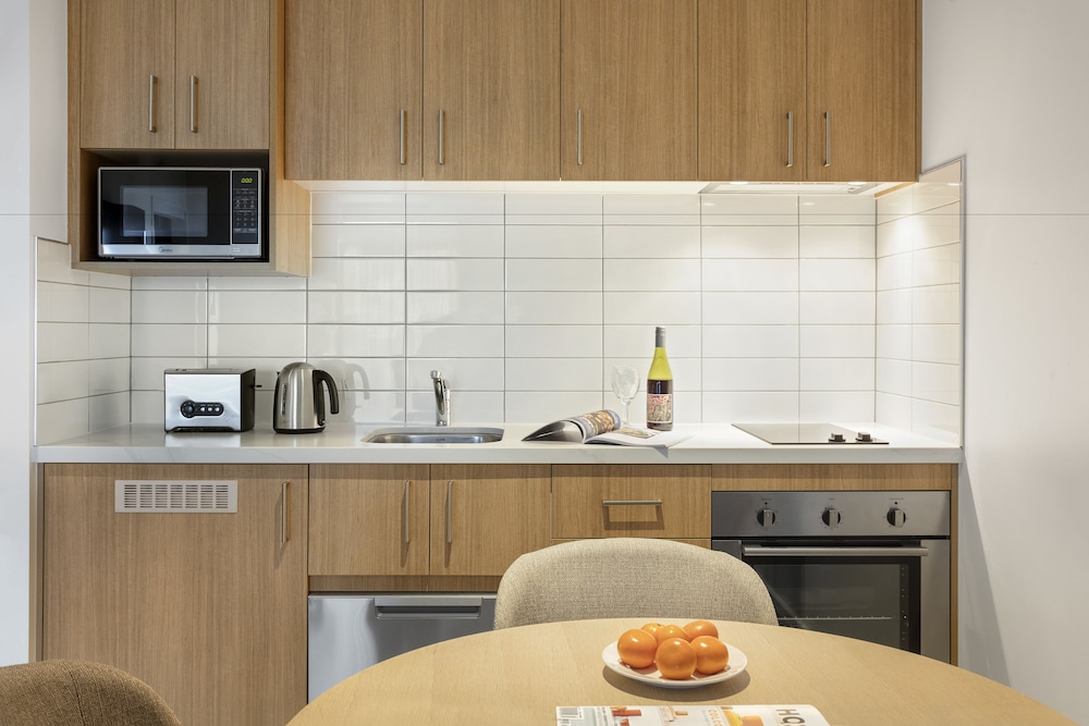 Private kitchen, Quality Hotel Lakeside Bendigo