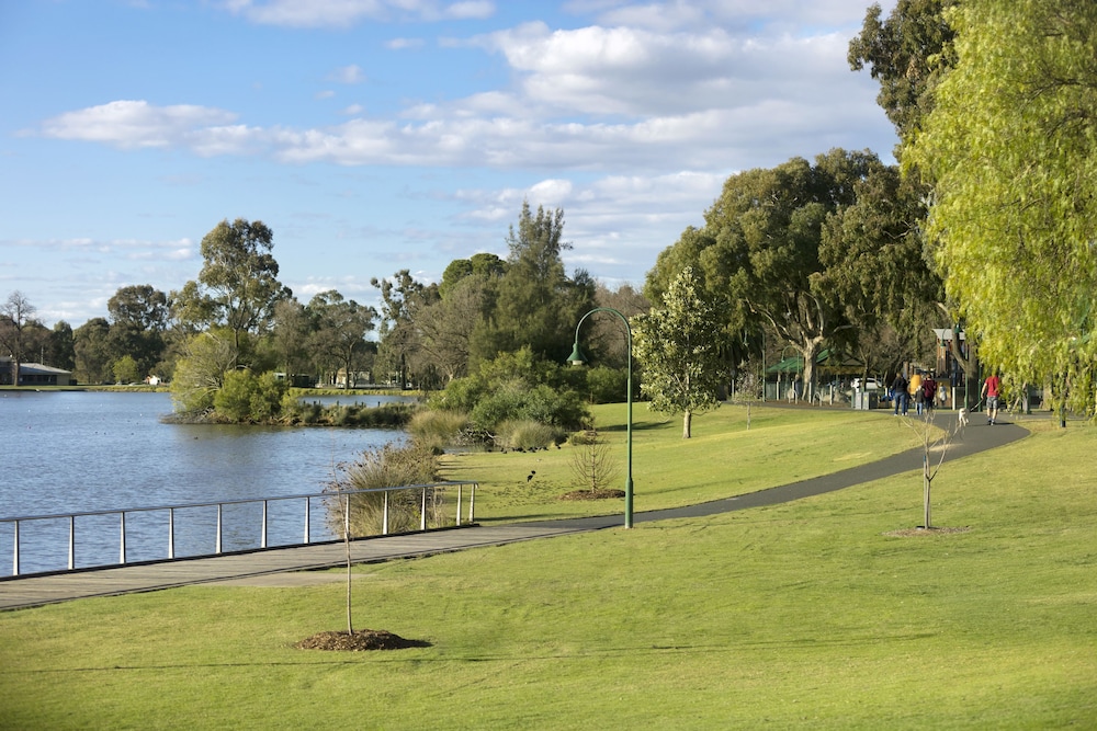 Lake, Quality Hotel Lakeside Bendigo