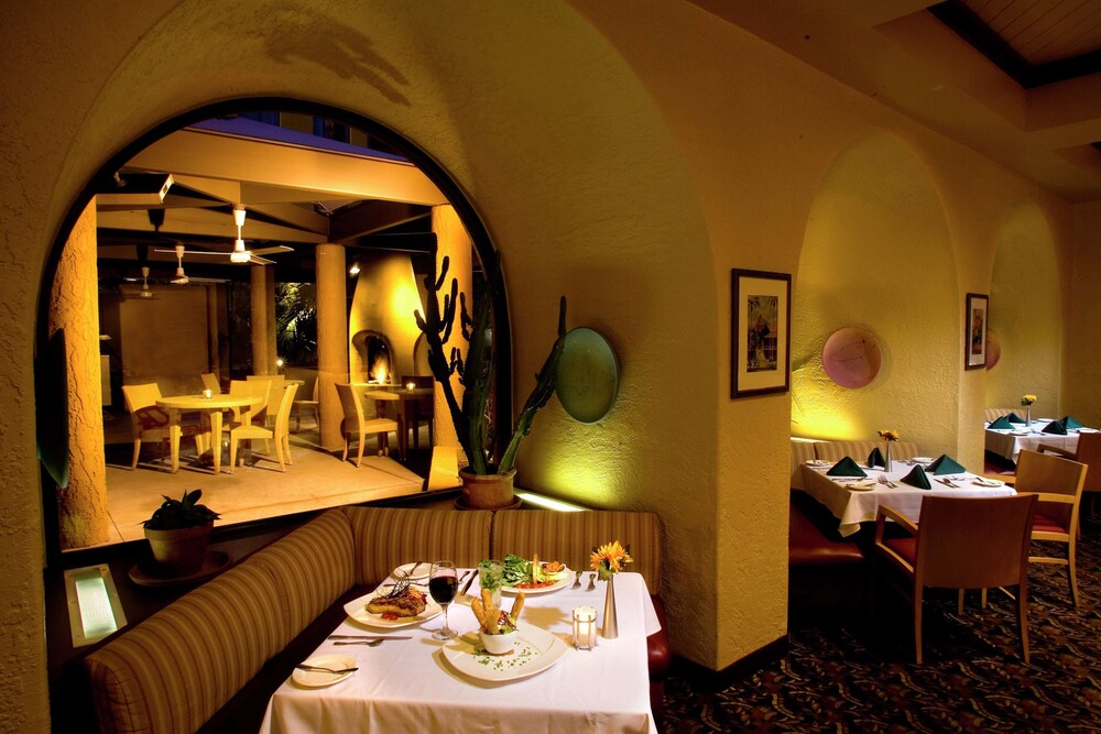 DoubleTree by Hilton Tucson Reid Park in Tucson Best Rates & Deals