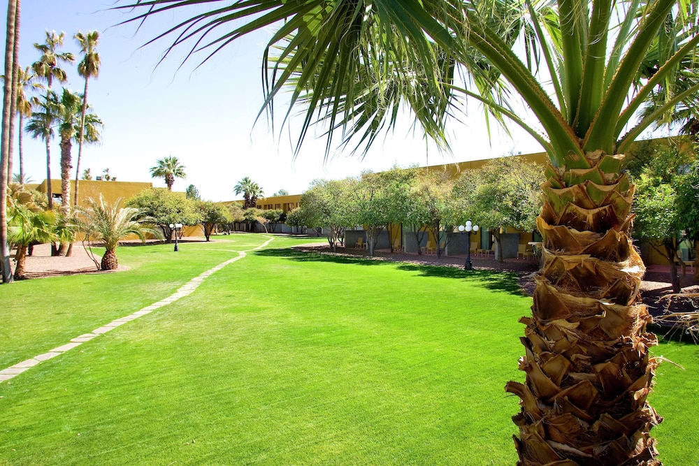 DoubleTree by Hilton Tucson Reid Park in Tucson Best Rates & Deals