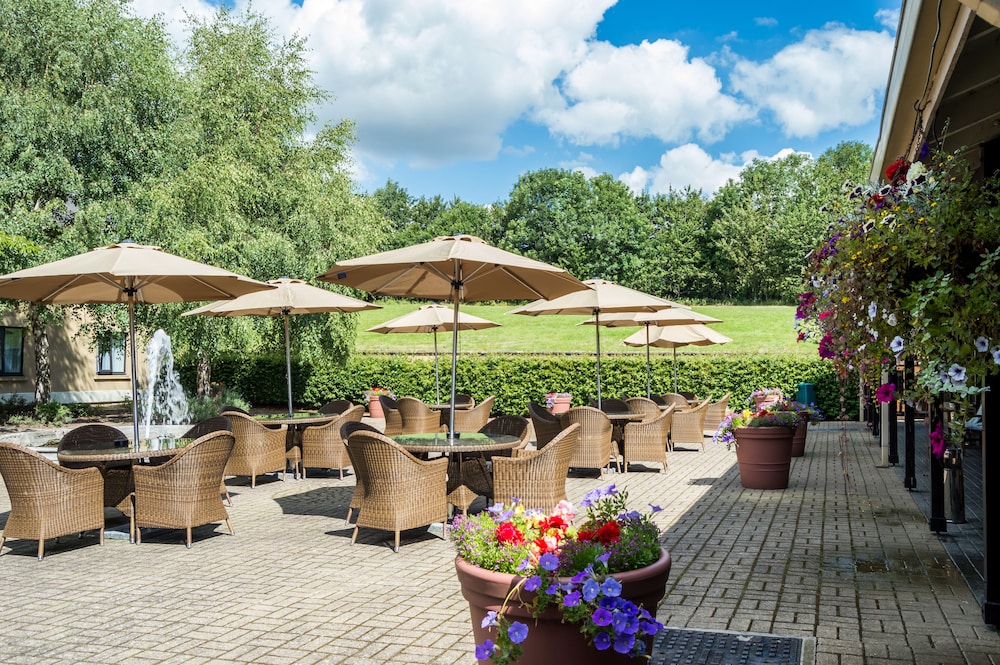 Terrace/patio, Holiday Inn Brighouse, an IHG Hotel