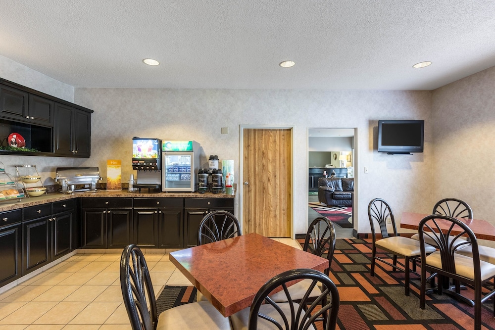 Breakfast area, Quality Inn