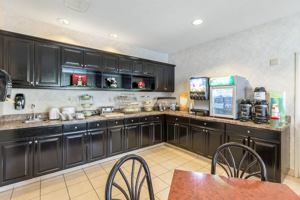 Breakfast area, Quality Inn