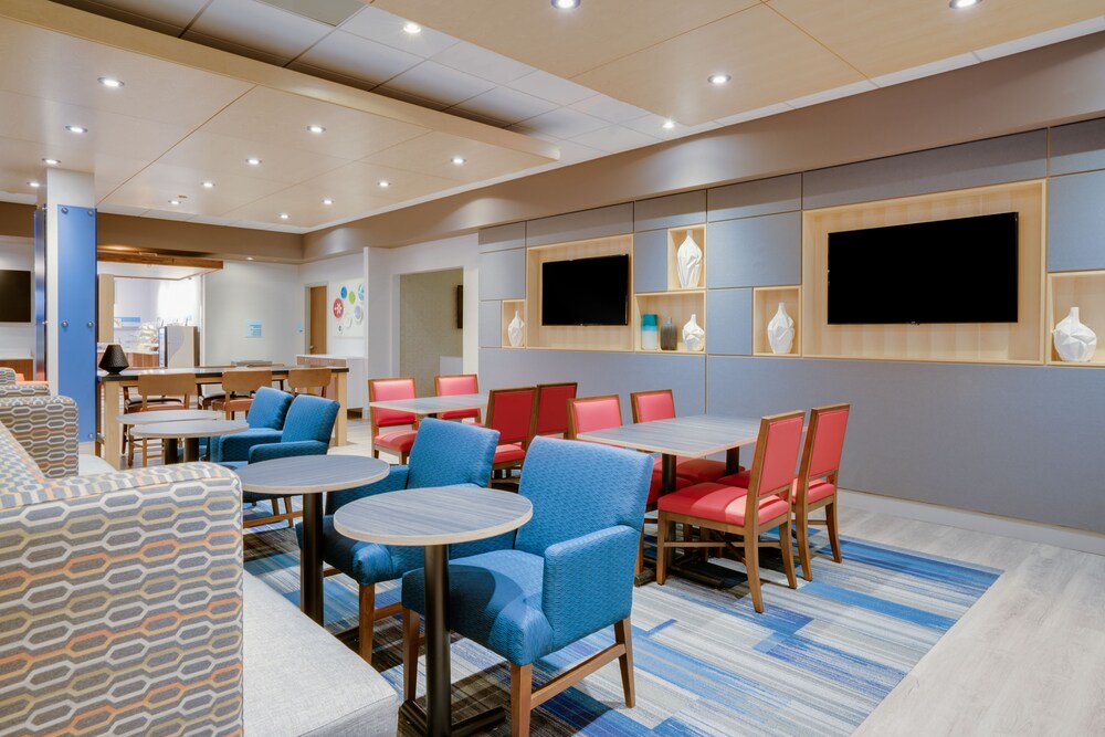 Holiday Inn Express & Suites Ft. Washington - Philadelphia, an IHG Hotel