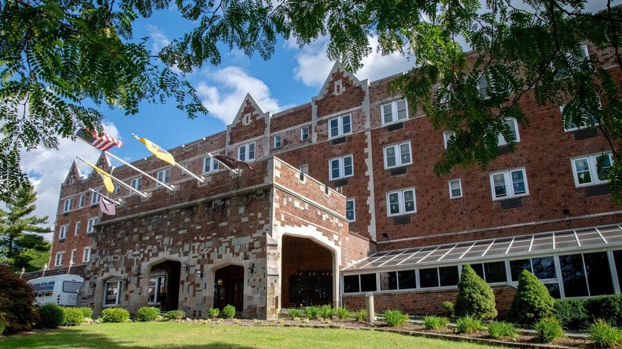 The Grand Summit Hotel