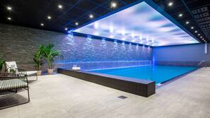 Indendørs pool