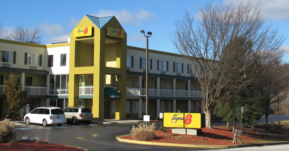 Super 8 by Wyndham New Cumberland