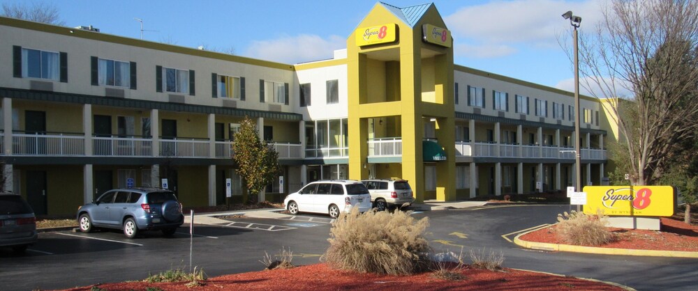 Super 8 by Wyndham New Cumberland