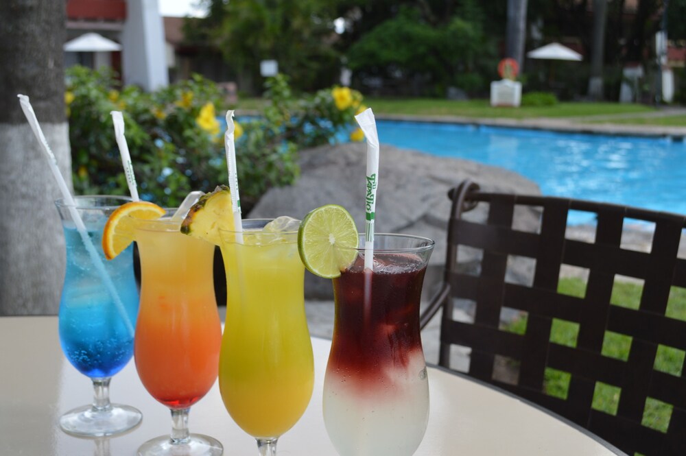 Poolside bar, Radisson Hotel Tapatio Guadalajara