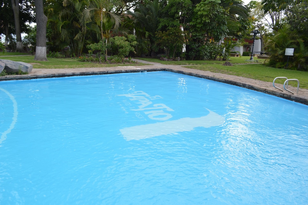 Outdoor pool, Radisson Hotel Tapatio Guadalajara