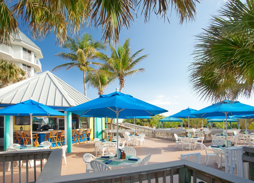 Poolside bar, Marriott Hutchinson Island Beach Resort, Golf & Marina