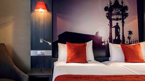 Hochwertige Bettwaren, Minibar, Zimmersafe, Schreibtisch