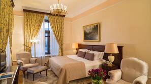 Ropa de cama de alta calidad, minibar, caja fuerte y cortinas opacas