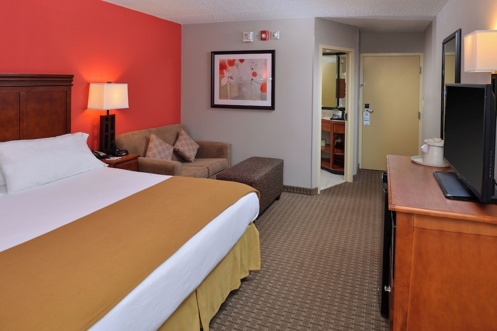 Holiday Inn Express Crestwood, an IHG Hotel