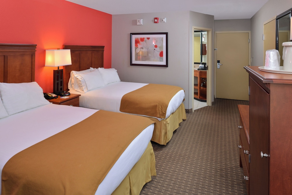 Holiday Inn Express Crestwood, an IHG Hotel