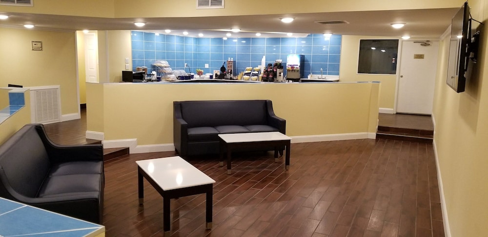 Breakfast area, Days Inn by Wyndham Muscle Shoals Florence