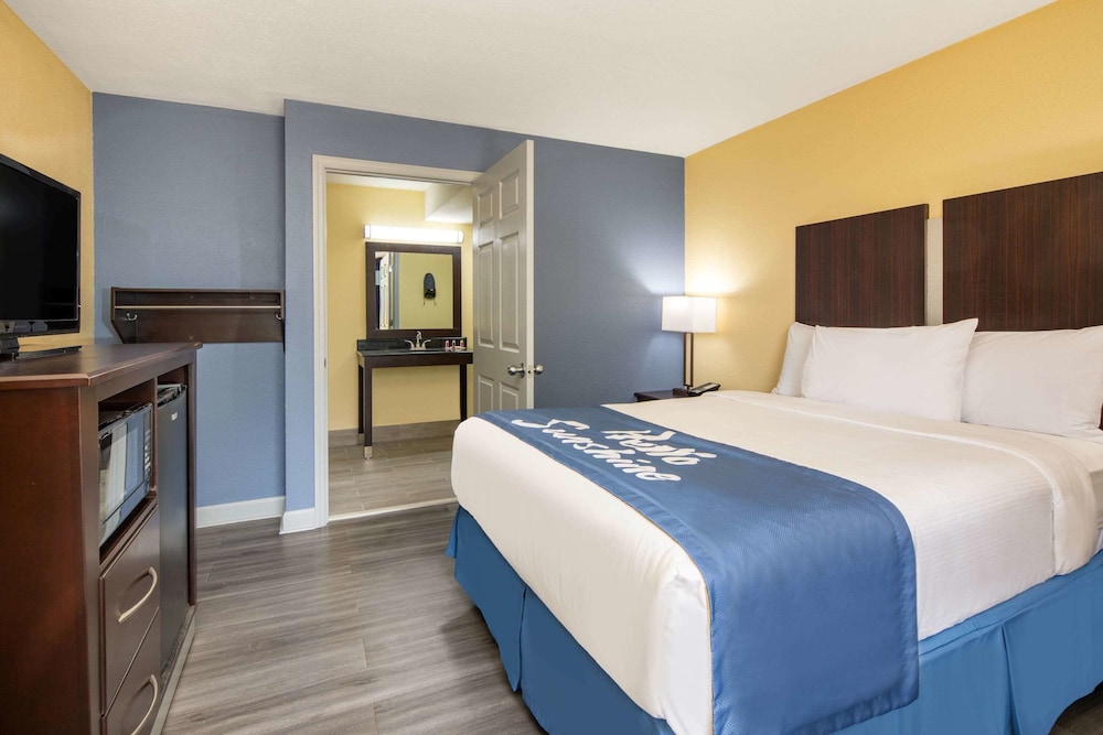 Room, Days Inn by Wyndham Muscle Shoals Florence