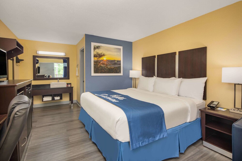 Days Inn by Wyndham Muscle Shoals Florence