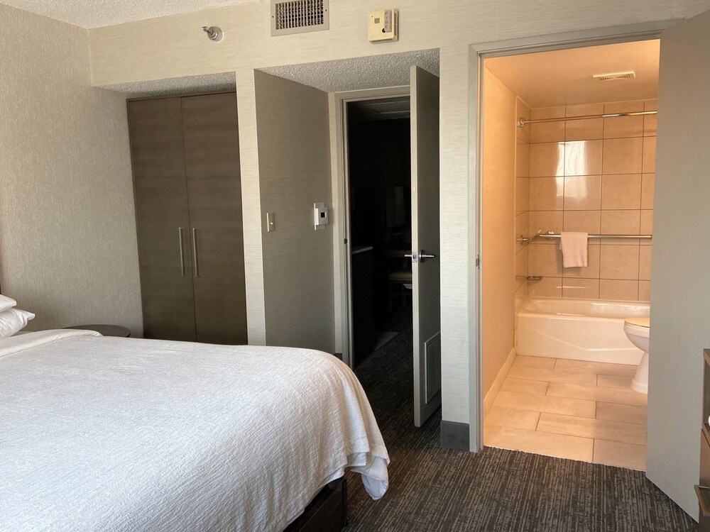 Bathroom, Embassy Suites Chicago - Schaumburg - Woodfield