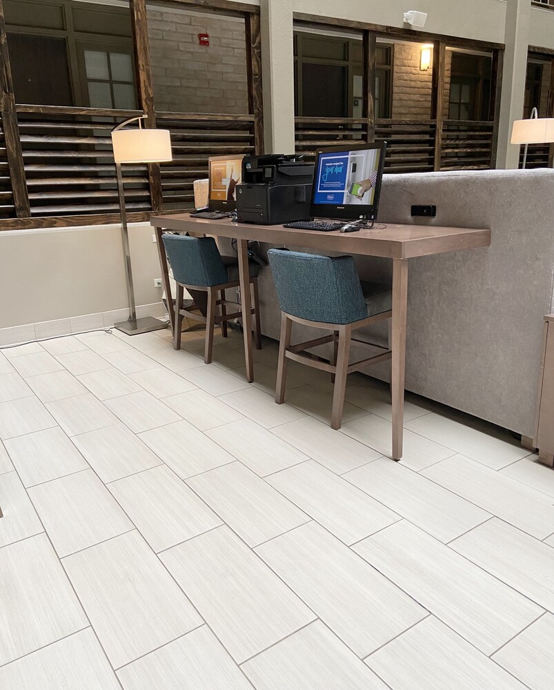 Business center, Embassy Suites Chicago - Schaumburg - Woodfield