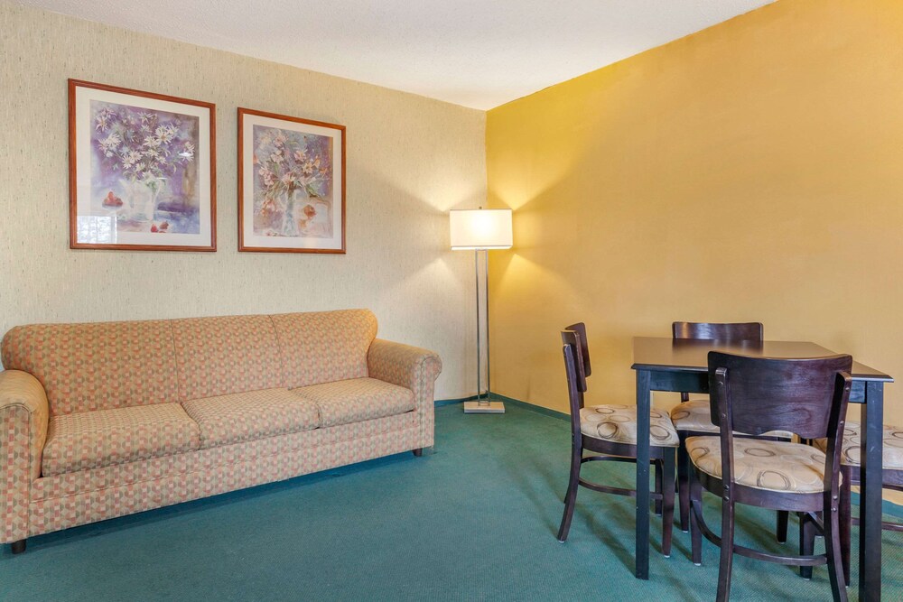 Econo Lodge Rothschild