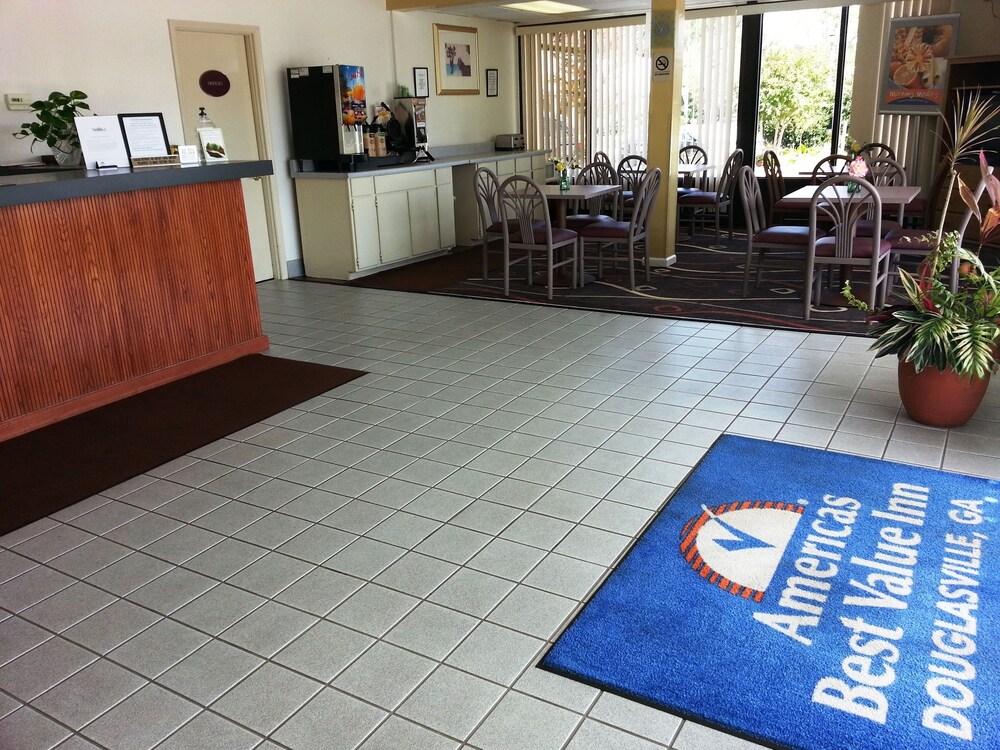 Breakfast area, Americas Best Value Inn Douglasville