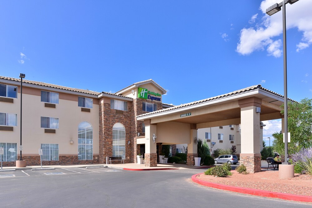 Holiday Inn Express Farmington - Bloomfield, an IHG Hotel