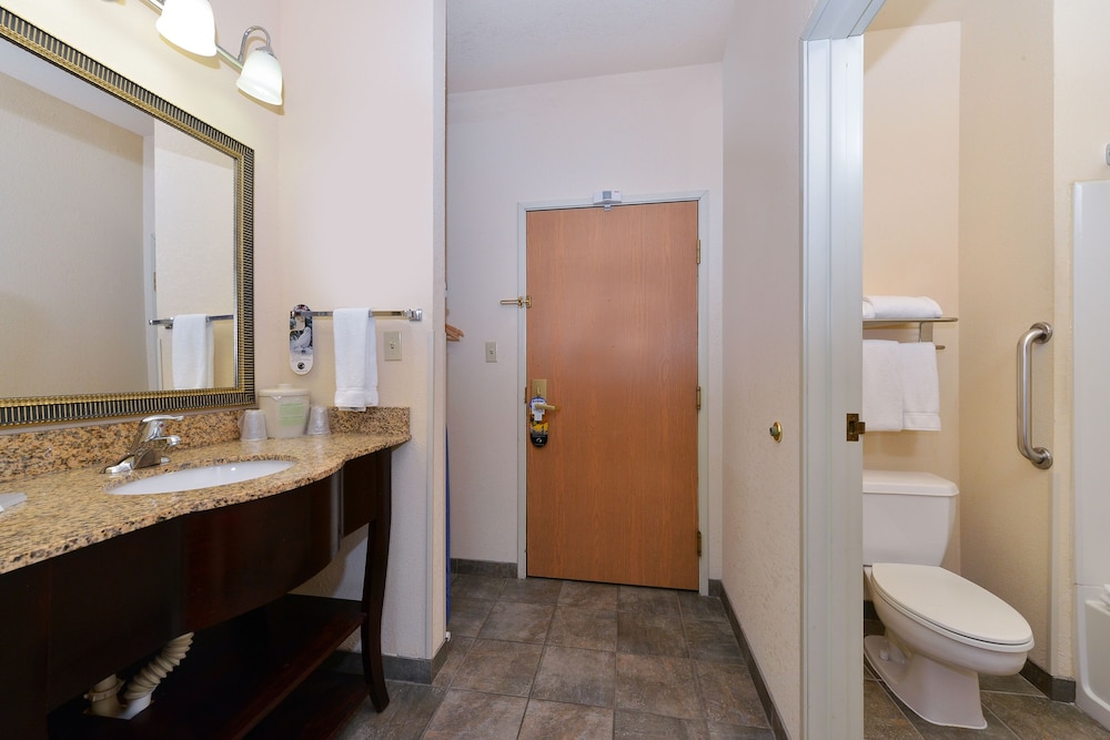 Holiday Inn Express Farmington - Bloomfield, an IHG Hotel