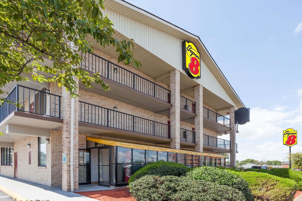 Super 8 by Wyndham Manassas