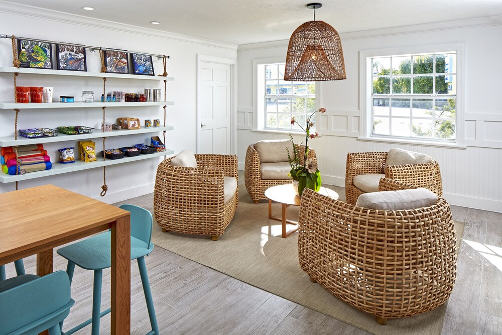 Lobby sitting area, Hadley House Islamorada