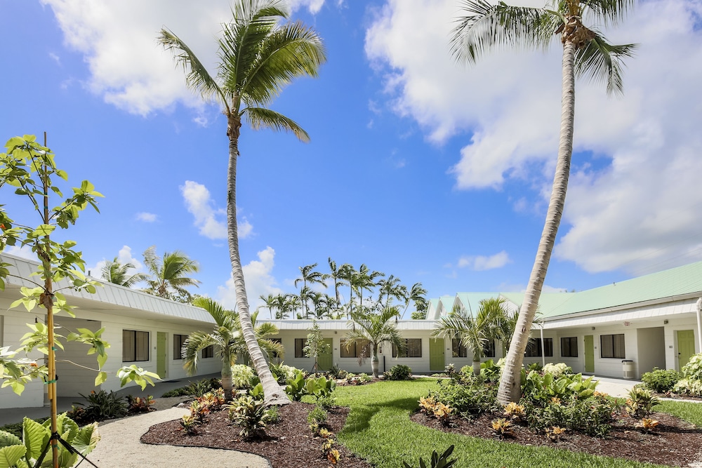 Property grounds, Hadley House Islamorada