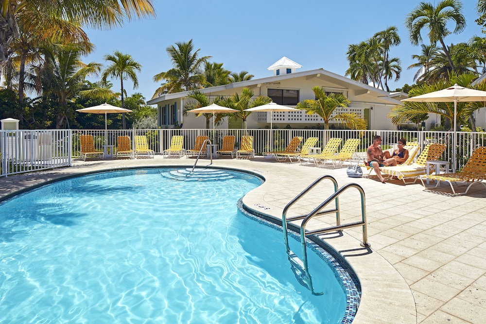 Outdoor pool, Hadley House Islamorada