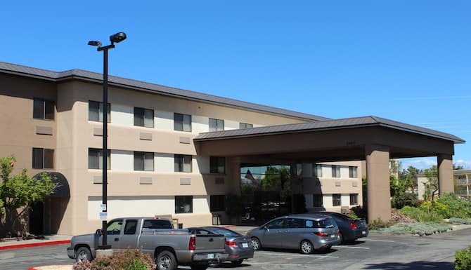 Oxford Suites Redding In Redding Ca Expedia