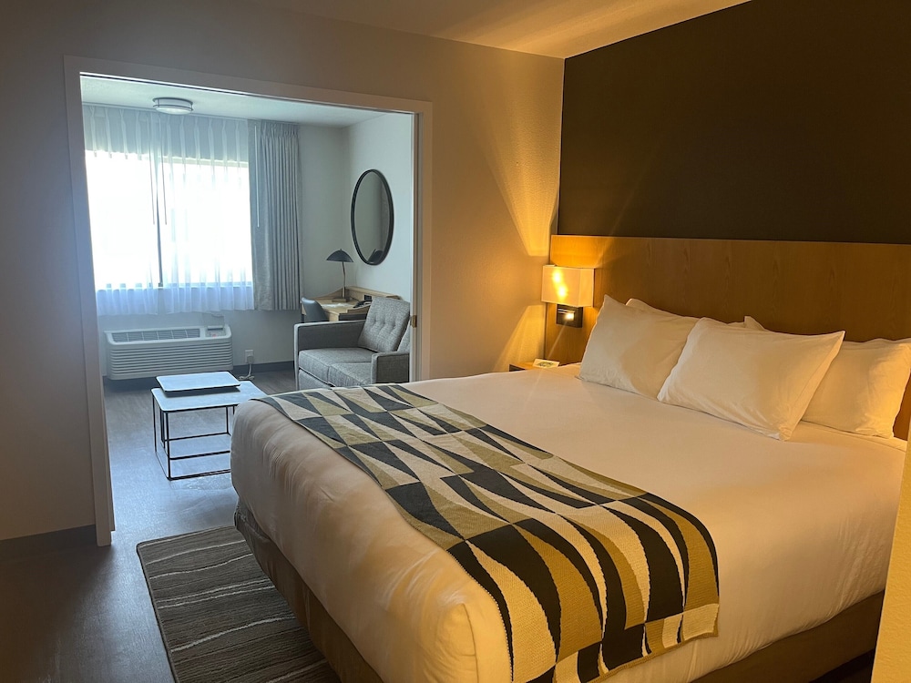 Oxford Suites Redding in Redding Best Rates & Deals on Orbitz