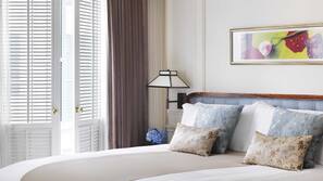 Minibar, in-room safe, desk, iron/ironing board
